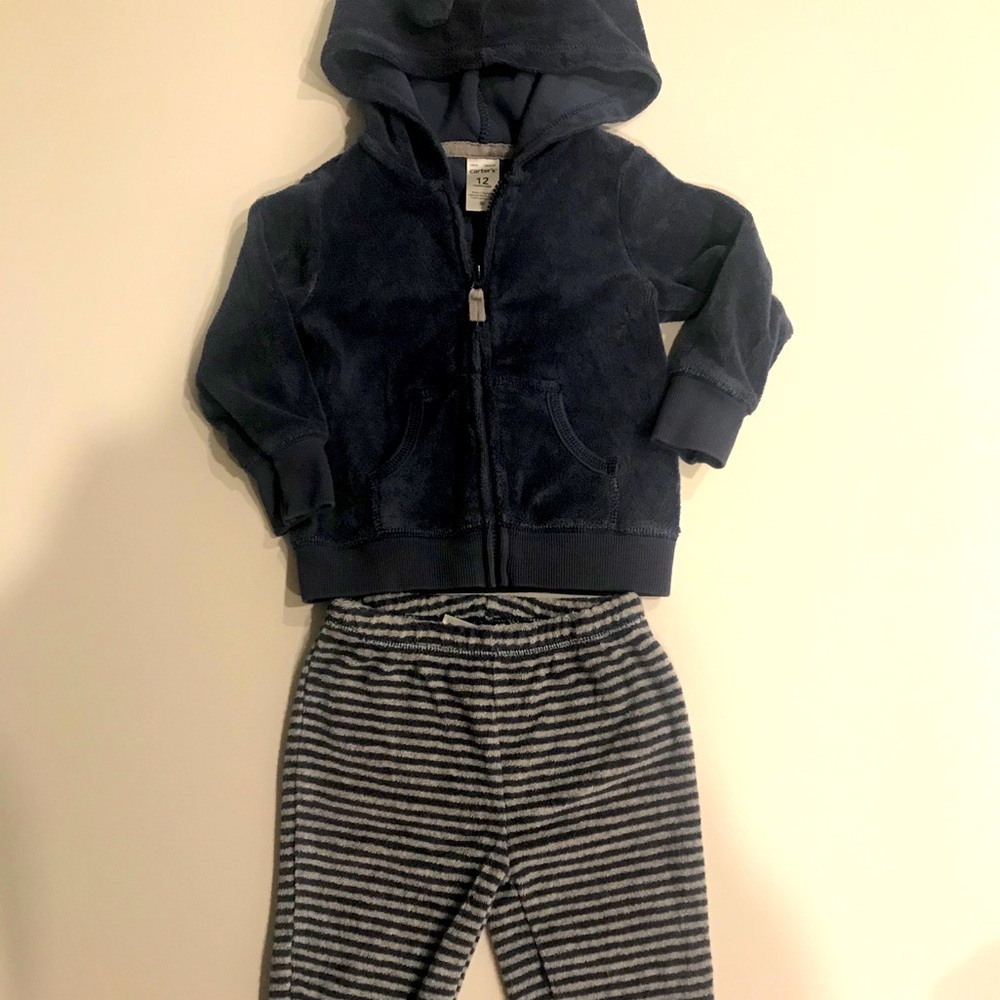 Carter’s very soft hooded sweatsuit 12 month